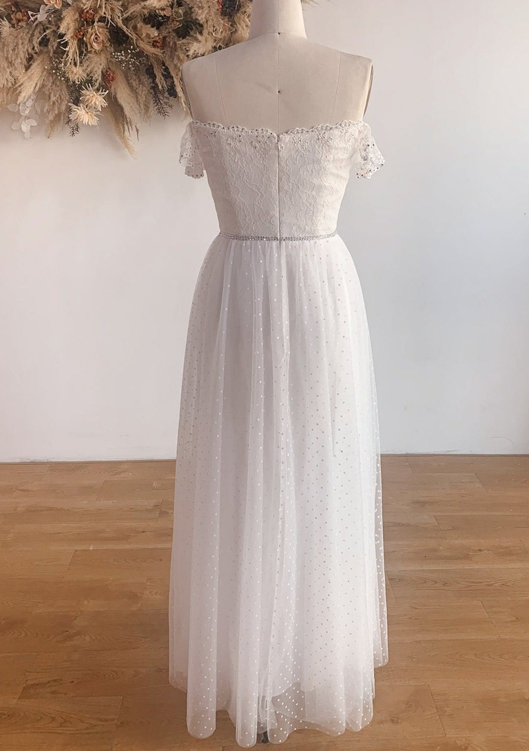 Lily - US12 (AU14) - The Laid Back Bride