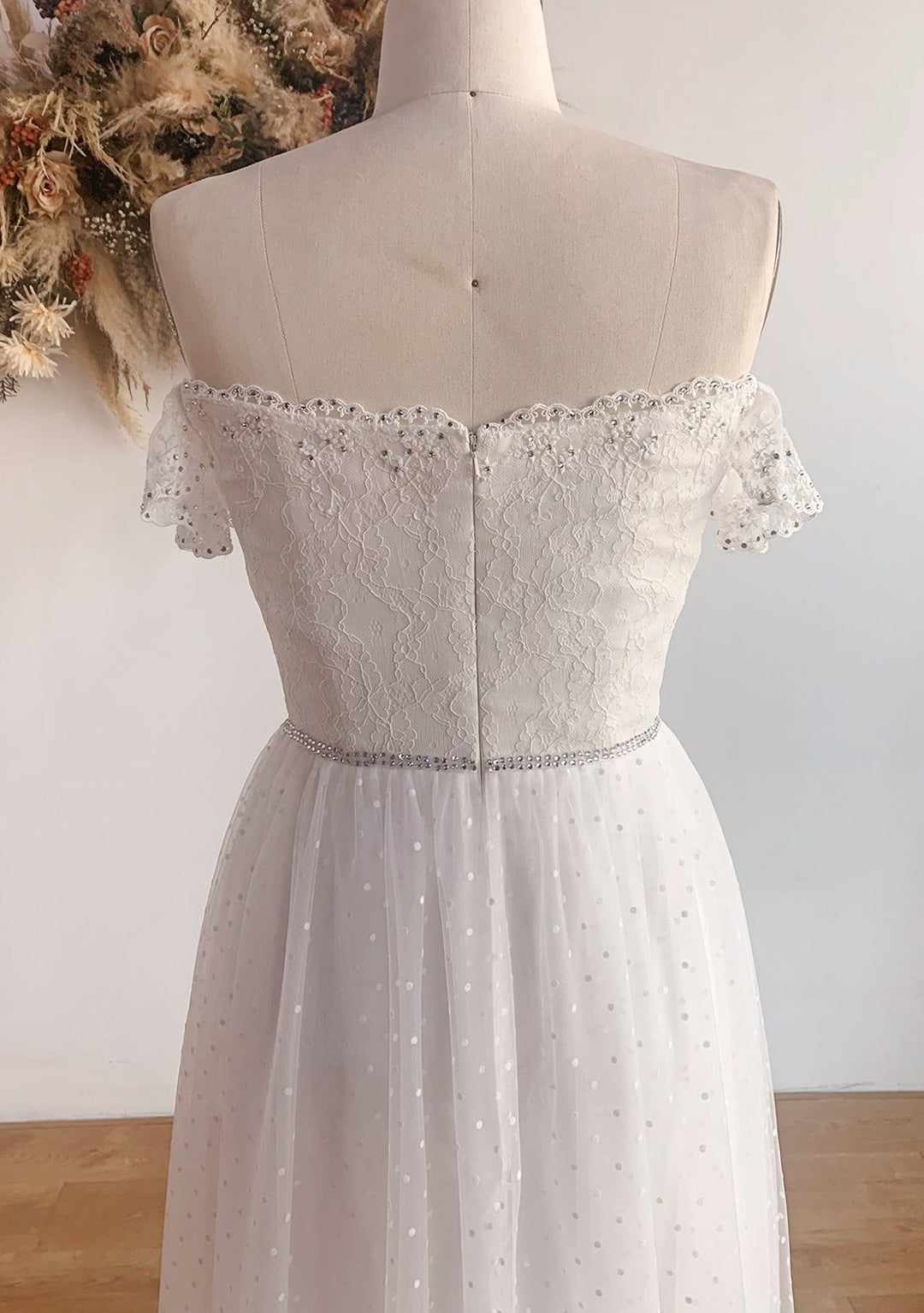 Lily - US12 (AU14) - The Laid Back Bride