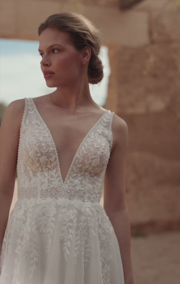 Harper by Elly Bride | Short Video of wedding dress details and movement | The Laid Back Bride